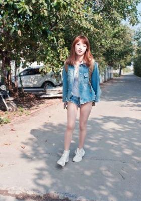 老板揉搓秘书丰满大乳动态图